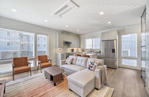Squire Park House | Modern Townhome with Private Parking - Near Lumen Field, Downtown & Cap Hill