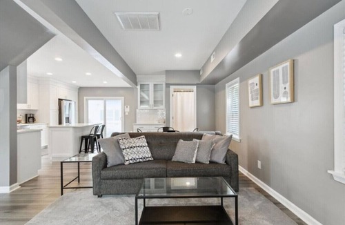 Buckroe Beach House | Monthly pet-friendly, <5 min walk to beach