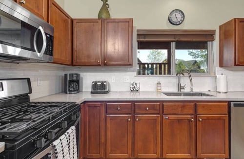 Bear Hollow Village House | Moose Mgmt at Bear Hollow 5610: Pvt. Hot Tub-Balcony with Grill-Free Shuttle