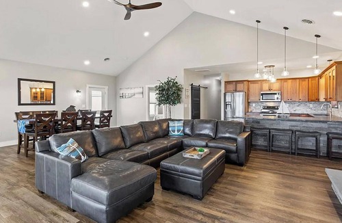 Lodi House | Mott's Lakefront Landing: Dog-Friendly Lakefront Escape on Seneca Lake!