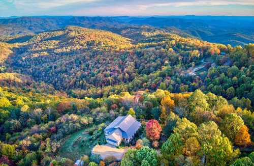 Apple Ridge House | Mountain Lilly - huge views three ensuites 10min to Blowing Rock
