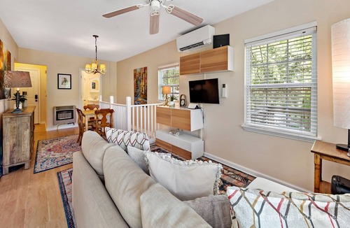Bat Cave Cabin | Mountain & River Views, Cute Getaway - Southfork Cottage by Carolina Properties