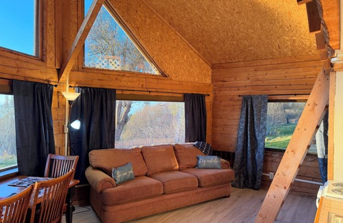 Ninilchik Cabin | Mt. Redoubt Cabin on the Cook Inlet, Basecamp for your Alaskan Adventures