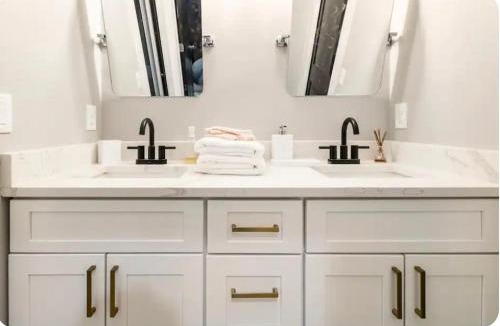 Covington Mill Bed & Breakfast | Mystic Falls Downtown Modern Farmhouse