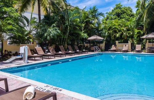 Harbordale Hotel | Near Port Everglades Cruise Port | Free Breakfast