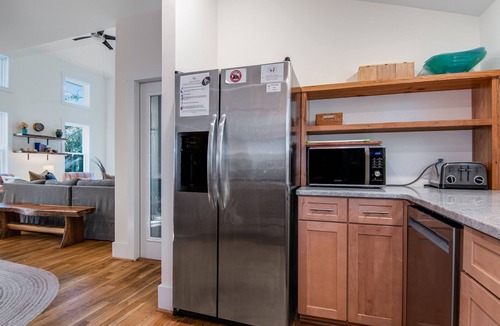 South Beach House | Nestled in the Maritime Forest with separate crofter; 3 golf carts; access to BHI Club