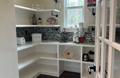 Wellborn House | New Construction 3-bedroom farmhouse in marvelous Wellborn, Florida with AC.