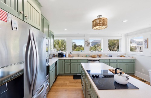 Bald Head Island House | New decks, ocean views, steps to South Beach, close to shopping and BHI club
