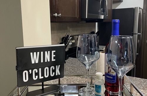 Westside Condo | ⭐️NEW LISTING⭐️Luxury Condo Suite w/Netflix & Wine