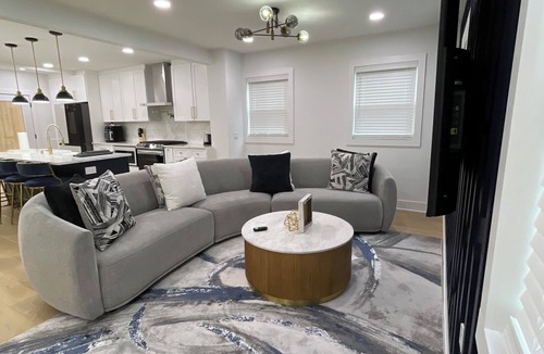 Westview House | New Modern Luxury 5bdrm Home w/2 Master Suites, 10 mins Mercedes Benz Stadium
