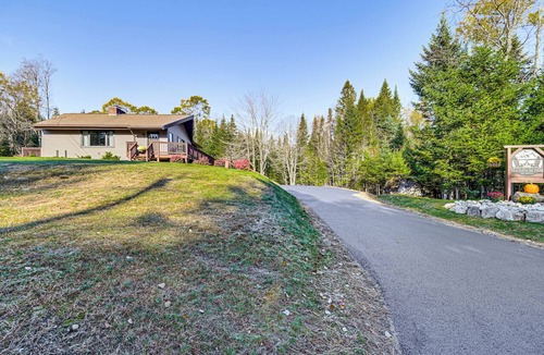 Essex County Cottage | Newcomb Retreat w/Mountain Views & Fire Pit!
