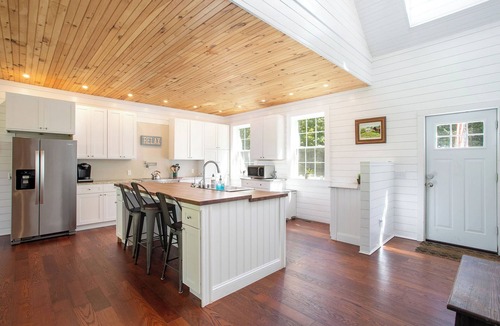 Glendale House | Newly Built 4 Bedroom Lake House with Kayaks & Paddle Boards!