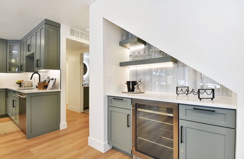 Deer Valley House | Newly & Fully Remodeled! Free Ski Shuttle to DV! AC & Hot Tub. Up to 25% Off!