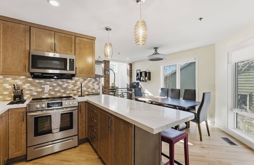 Deer Valley House | Newly Renovated Condo where Serenity and Adventure Await, 3BR Condo near Deer Valley!