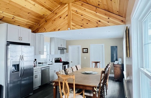 East Durham House | Newly Renovated Lovely 5-bedroom in East Durham