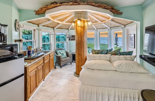 Hauula House | North Shore Beachfront Home with Private Beach