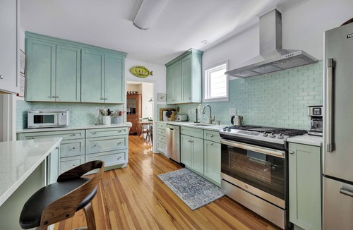 The Pines House | OCEAN BLOCK REHOBOTH BEACH CLASSIC in the PINES - SLEEPS 10 - 14 Park Ave