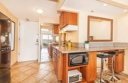 Waikiki Condo | Ocean-Diamond Head Views from Island Colony Condo Short Walk to Waikiki Beach