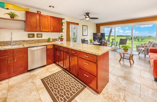 Kapaa Condo | Ocean Front, Ground Level 1 Bedroom with King, Sleeps 4, with Cold AC
