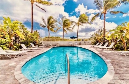 South of Fifth Apartment | OCEAN FRONT-OCEAN DRIVE BEACH PAD