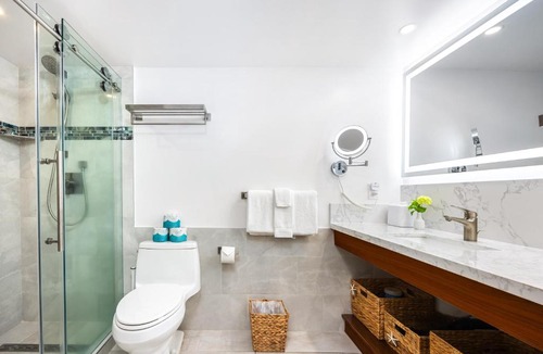 Waikiki Apartment | Ocean & marina view, just steps to Waikiki Beach