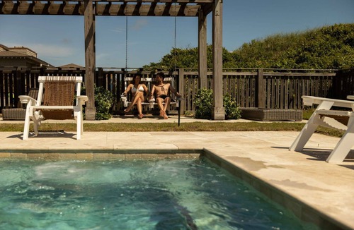 Duck Hotel | Ocean View 2 Queens + Restaurants & Pool + Spa