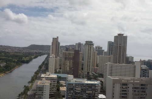 Waikiki Condo | Ocean view Cozy studio condo with gym, AC and kitchenette in Waikiki