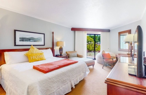 Hanamaulu Condo | Ocean-view ground-floor condo with amazing resort pools, gym, spas & restaurants