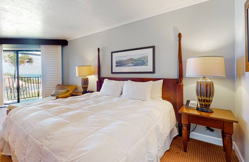 Hanamaulu Condo | Ocean-view resort condo - third floor - amazing pools, gym, spas, & restaurants
