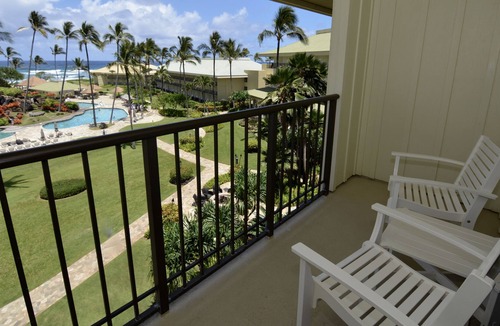 Hanamaulu Condo | Ocean View Top Floor Deluxe Suite. Fun Resort With Pools, Beach, and Dining