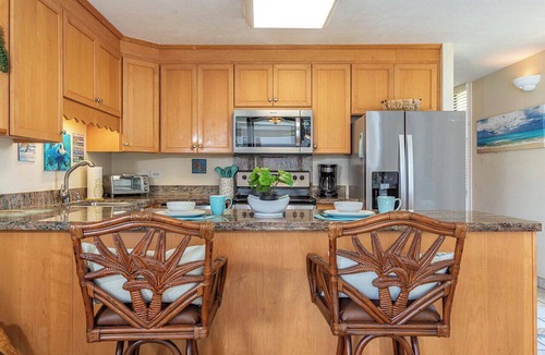 Maalaea Condo | Oceanfront 2BR condo w/lanai and pool access