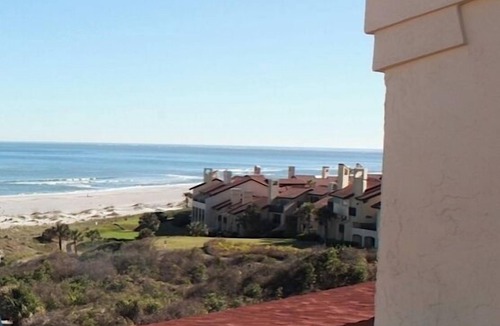 Fernandina Beach Villa | Oceanfront Penthouse Views,Elegant Natural Finishes,WiFi, 5 TV's, 4Bed, 3Bath