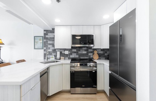 Waikiki Condo | Oceanfront Retreat at the Ilikai! Your island escape await!