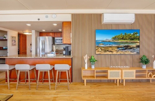 Waikiki Condo | Oceanview condo w/lanais & pool access