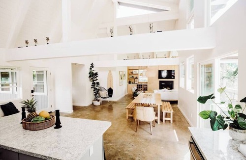 Princeville House | On Golf Course, Cedar Hot Tub, Walk to Beach, Market, Trails! BOHO Modern