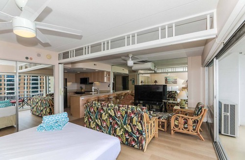 Waikiki Condo | One-Bedroom Deluxe (Renovated) Unit with a view of the Duke Kahanamoku Lagoon and Waikiki Beach