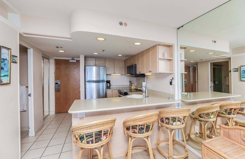 Waikiki Condo | One-Bedroom Deluxe (Renovated) Unit with a view of the Duke Kahanamoku Lagoon and Waikiki Beach