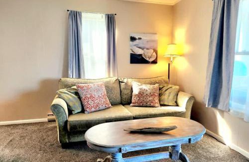 Bridgeport House | Oneida Lakeside Retreat