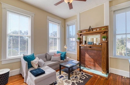 Springfield Apartment | Open & Bright - 5 min drive to TIAA Bank field