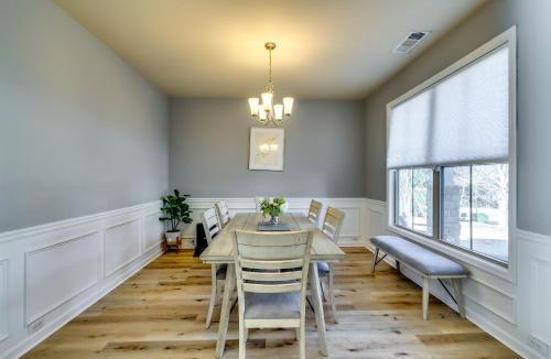 Cliftondale House | Open Plan Arcade Home with Natural Hardwoods Sleeps 10