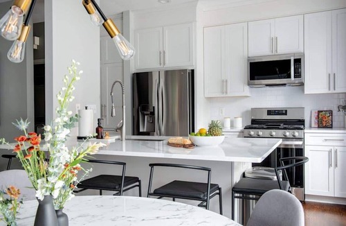 Virginia Highland House | Paint it Black