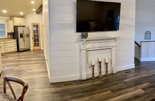 Eatonton House | Palmer & Oak - Entire Lakefront Property on Lake Sinclair + Saltwater Pool
