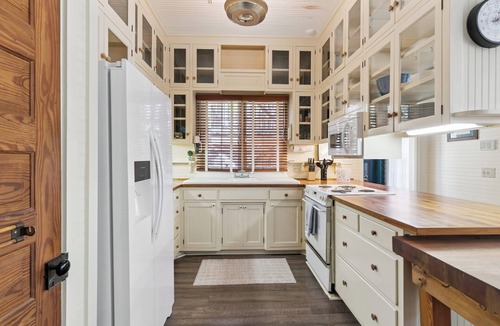 King City House | Palmetto Cottage sleeps 8 and walk to the Village