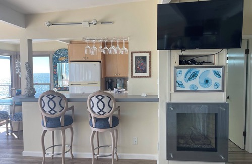 Eastern Malibu House | Panoramic Oceanfront Malibu Getaway