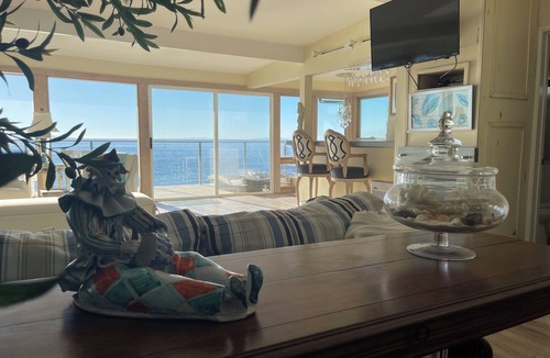 Eastern Malibu House | Panoramic Oceanfront Malibu Getaway