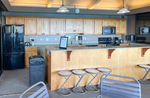 Kaanapali Resort | Paradise in Kaanapal at Black Rock 3Kn 1Qn bed see Maui updates.