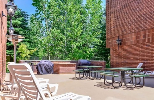 North Park City Hotel | Park Plaza Resort w Pool & Gym. Serenity and Bliss