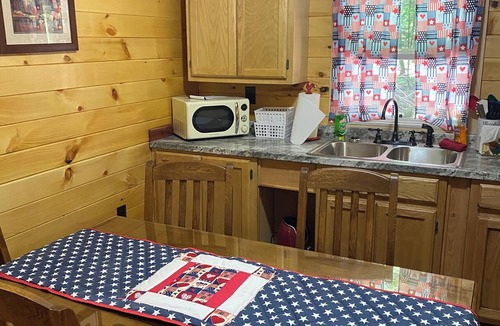 Durhamville Cabin | Peaceful 3-bedroom cabin in charming Camden for a relaxing stay