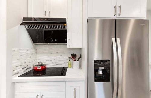 Wallingford House | Perch - The Farmhouse: Walk to Lake Union! 3BR/3BA with Parking