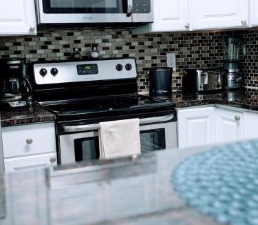 Heron Harbour Isle Apartment | Perfect, Cozy, Modern Beach Condo